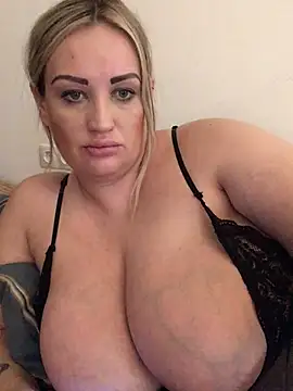 Snapshot of VikiiStoun chatting on March 2, 2025, 2:10 pm VikiiStoun online show from March 2, 2025, 2:10 pm