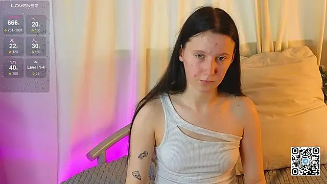 Snapshot of mon_lola chatting on January 13, 2025, 6:27 am mon lola online show from January 13, 2025, 6:27 am