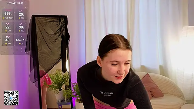 Snapshot of mon_lola chatting on February 10, 2025, 6:31 am mon lola online show from February 10, 2025, 6:31 am