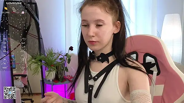 Snapshot of mon_lola chatting on February 16, 2025, 9:04 am mon lola online show from February 16, 2025, 9:04 am