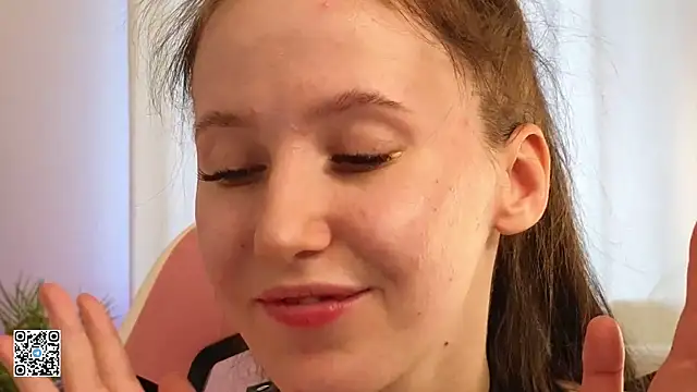 Snapshot of mon_lola chatting on February 16, 2025, 12:10 pm mon lola online show from February 16, 2025, 12:10 pm