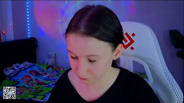 Snapshot of mon_lola chatting on March 13, 2025, 9:05 pm mon lola online show from March 13, 2025, 9:05 pm