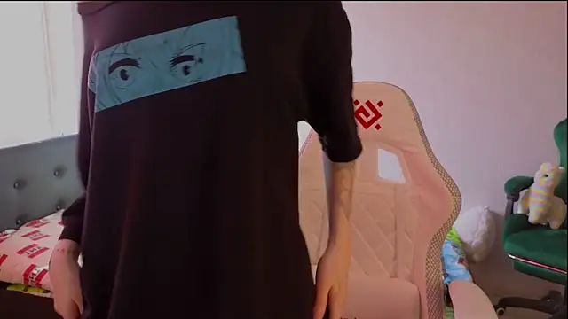 Snapshot of mon_lola chatting on March 17, 2025, 7:35 am mon lola online show from March 17, 2025, 7:35 am