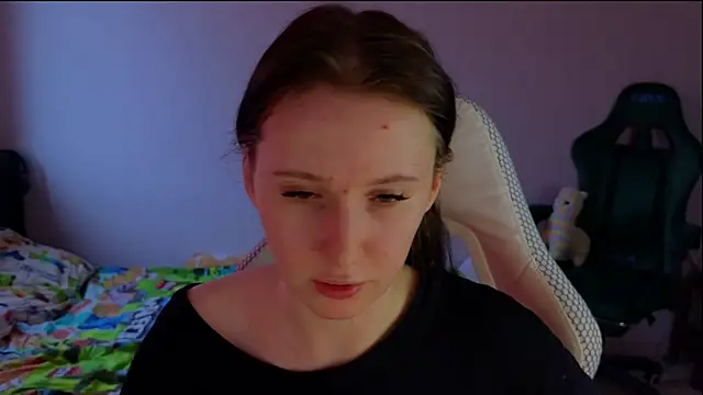 Snapshot of mon_lola chatting on March 17, 2025, 10:38 am mon lola online show from March 17, 2025, 10:38 am