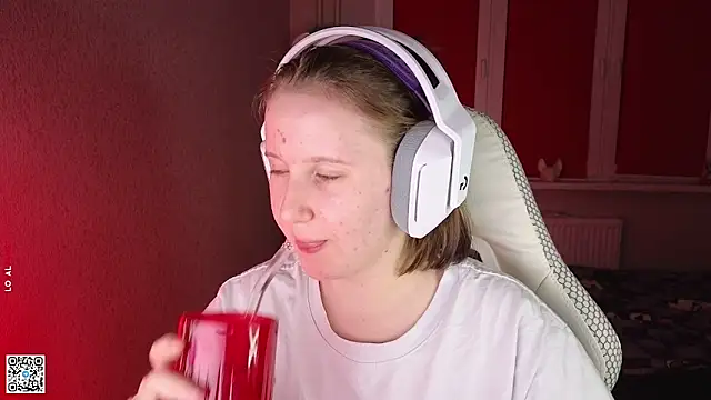 Snapshot of mon_lola chatting on September 14, 2025, 4:28 pm mon lola online show from September 14, 2025, 4:28 pm