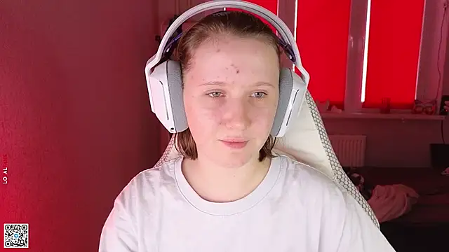 Snapshot of mon_lola chatting on September 15, 2025, 2:50 pm mon lola online show from September 15, 2025, 2:50 pm