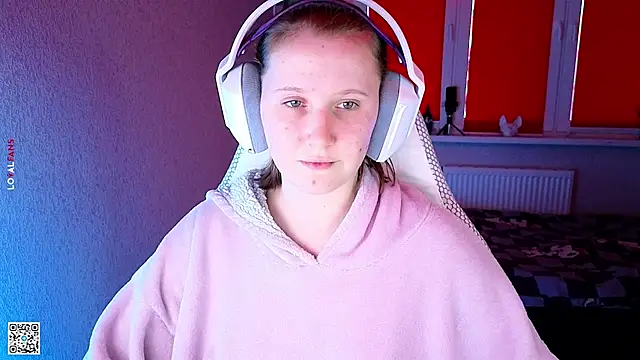 Snapshot of mon_lola chatting on September 28, 2025, 2:55 pm mon lola online show from September 28, 2025, 2:55 pm