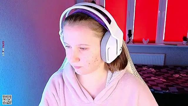 Snapshot of mon_lola chatting on September 30, 2025, 11:48 am mon lola online show from September 30, 2025, 11:48 am