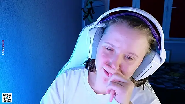 Snapshot of mon_lola chatting on October 2, 2025, 6:37 pm mon lola online show from October 2, 2025, 6:37 pm