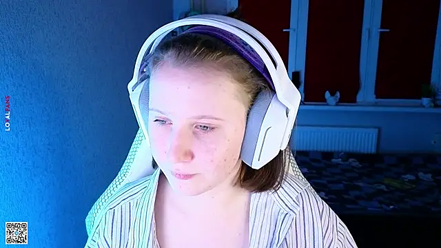 Snapshot of mon_lola chatting on October 3, 2025, 4:26 pm mon lola online show from October 3, 2025, 4:26 pm