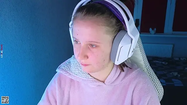 Snapshot of mon_lola chatting on October 16, 2025, 3:24 pm mon lola online show from October 16, 2025, 3:24 pm