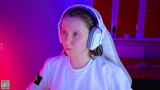 Snapshot of mon_lola chatting on November 10, 2025, 2:49 pm mon lola online show from November 10, 2025, 2:49 pm