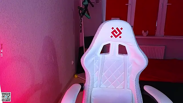 Snapshot of mon_lola chatting on November 13, 2025, 4:06 pm mon lola online show from November 13, 2025, 4:06 pm