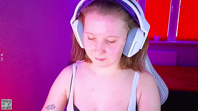 Snapshot of mon_lola chatting on November 19, 2025, 7:08 am mon lola online show from November 19, 2025, 7:08 am