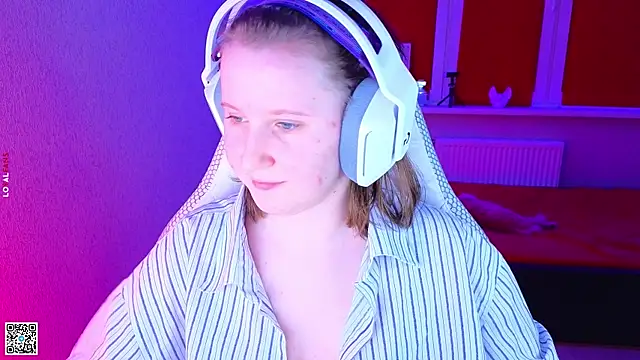 Snapshot of mon_lola chatting on November 22, 2025, 2:27 pm mon lola online show from November 22, 2025, 2:27 pm