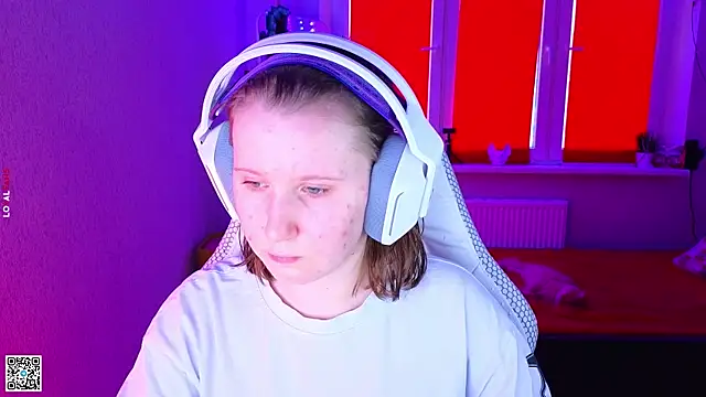 Snapshot of mon_lola chatting on November 24, 2025, 12:38 pm mon lola online show from November 24, 2025, 12:38 pm