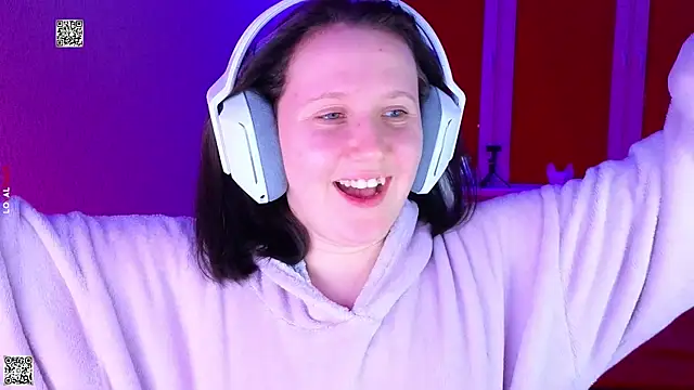 Snapshot of mon_lola chatting on December 13, 2025, 7:53 pm mon lola online show from December 13, 2025, 7:53 pm