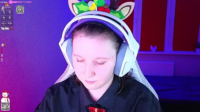 Snapshot of mon_lola chatting on December 17, 2025, 3:40 pm mon lola online show from December 17, 2025, 3:40 pm