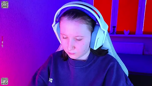 Snapshot of mon_lola chatting on January 11, 2026, 10:20 am mon lola online show from January 11, 2026, 10:20 am