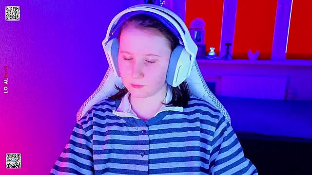 Snapshot of mon_lola chatting on January 14, 2026, 1:39 pm mon lola online show from January 14, 2026, 1:39 pm