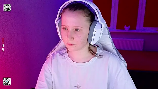 Snapshot of mon_lola chatting on March 13, 2026, 5:08 pm mon lola online show from March 13, 2026, 5:08 pm