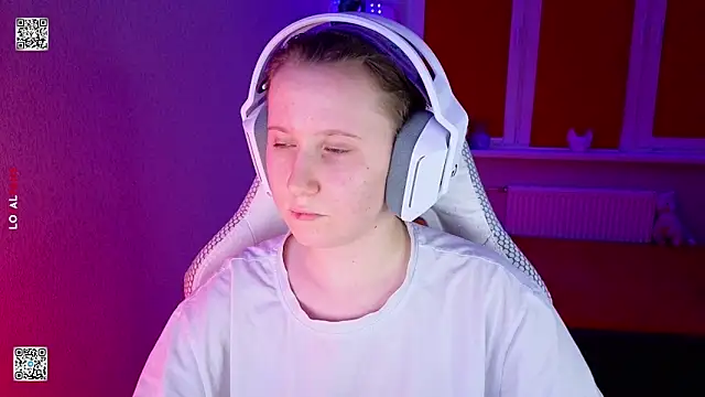 Snapshot of mon_lola chatting on March 14, 2026, 5:18 pm mon lola online show from March 14, 2026, 5:18 pm