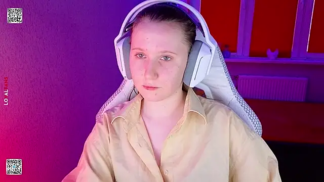 Snapshot of mon_lola chatting on March 16, 2026, 2:32 pm mon lola online show from March 16, 2026, 2:32 pm