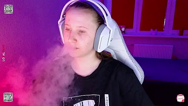 Snapshot of mon_lola chatting on March 22, 2026, 4:54 pm mon lola online show from March 22, 2026, 4:54 pm