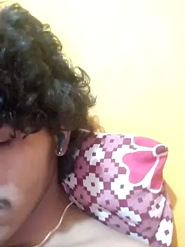 CosmicEmuu online show from February 3, 2025, 6:17 pm