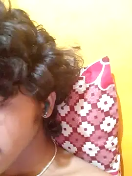 CosmicEmuu online show from February 17, 2025, 1:42 pm