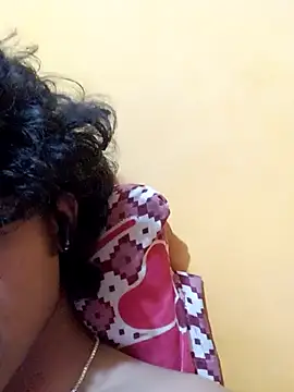 CosmicEmuu online show from March 4, 2025, 6:50 pm