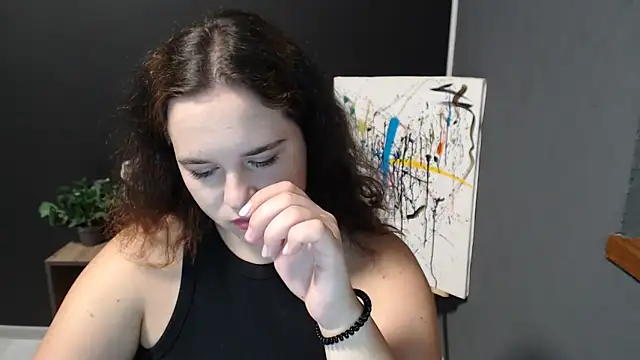 Snapshot of mini_girly chatting on September 25, 2025, 12:31 pm mini girly online show from September 25, 2025, 12:31 pm