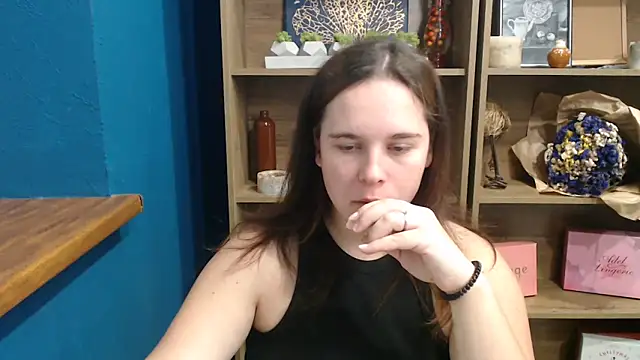 Snapshot of mini_girly chatting on September 29, 2025, 5:56 am mini girly online show from September 29, 2025, 5:56 am