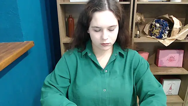 Snapshot of mini_girly chatting on October 14, 2025, 1:01 pm mini girly online show from October 14, 2025, 1:01 pm