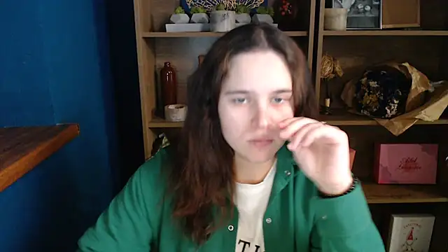 Snapshot of mini_girly chatting on October 22, 2025, 1:33 pm mini girly online show from October 22, 2025, 1:33 pm