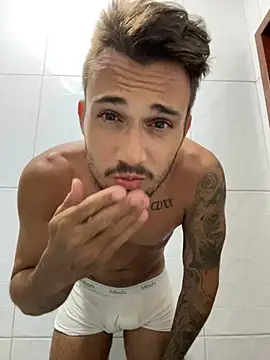 Snapshot of carvalhofelipe chatting on January 15, 2025, 9:20 pm carvalhofelipe online show from January 15, 2025, 9:20 pm