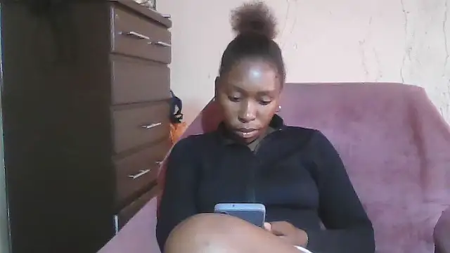 Snapshot of Hotdaily04 chatting on September 24, 2025, 7:33 am Hotdaily04 online show from September 24, 2025, 7:33 am