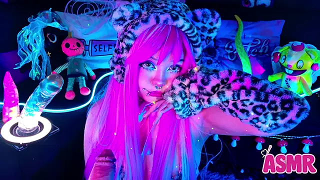 LaytonBox online show from October 11, 2025, 1:53 pm