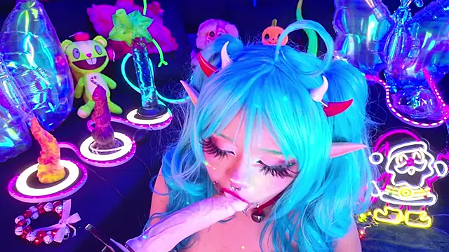 LaytonBox online show from December 18, 2025, 2:12 pm