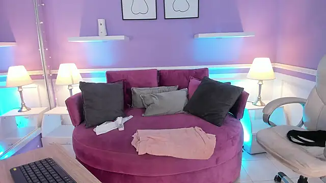 Snapshot of Emma_Walkerr_ chatting on February 6, 2025, 10:00 pm Emma Walkerr online show from February 6, 2025, 10:00 pm