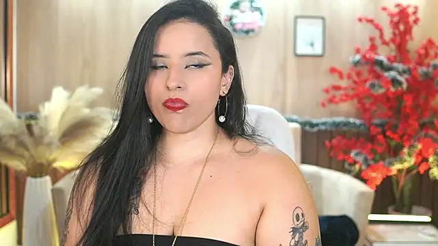 Emma Walkerr  online show from December 22, 2025, 7:00 pm