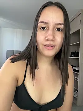 Snapshot of Jullya_x chatting on May 13, 2026, 8:06 pm Jullya x online show from May 13, 2026, 8:06 pm