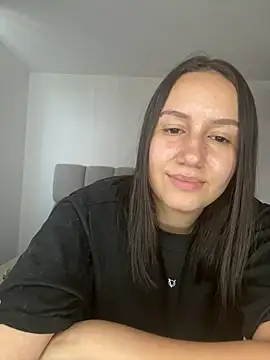 Snapshot of Jullya_x chatting on June 24, 2026, 9:36 pm Jullya x online show from June 24, 2026, 9:36 pm