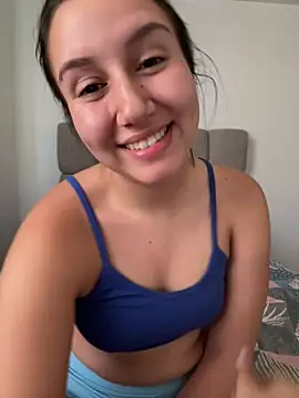 Snapshot of Jullya_x chatting on July 13, 2026, 9:39 pm Jullya x online show from July 13, 2026, 9:39 pm