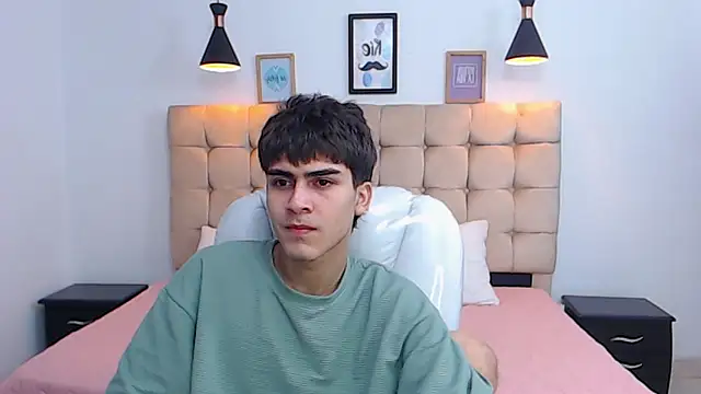 Snapshot of Tommy18__ chatting on January 18, 2025, 6:13 am Tommy18 online show from January 18, 2025, 6:13 am