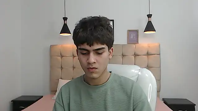 Snapshot of Tommy18__ chatting on January 18, 2025, 9:24 am Tommy18 online show from January 18, 2025, 9:24 am