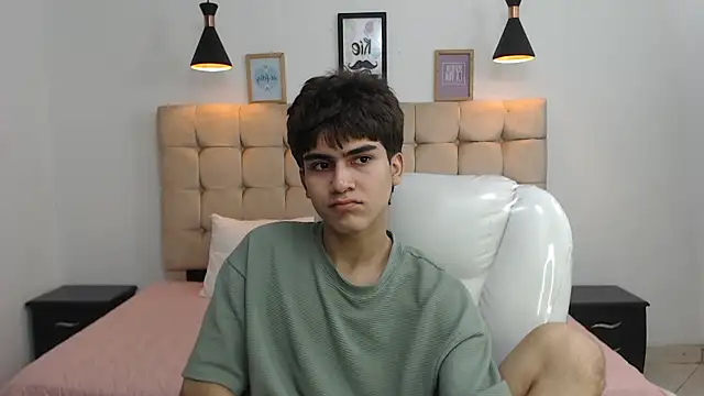 Snapshot of Tommy18__ chatting on January 29, 2025, 4:58 am Tommy18 online show from January 29, 2025, 4:58 am