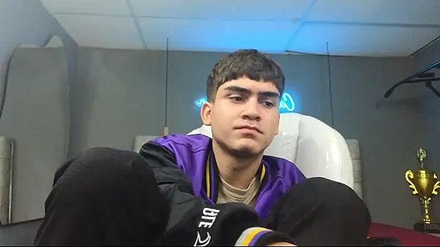 Snapshot of Tommy18__ chatting on February 27, 2025, 7:12 am Tommy18 online show from February 27, 2025, 7:12 am