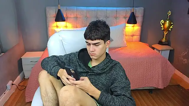 Snapshot of Tommy18__ chatting on March 7, 2025, 6:02 am Tommy18 online show from March 7, 2025, 6:02 am