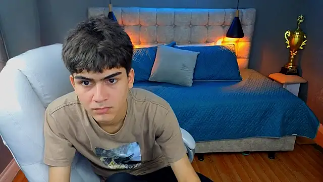 Snapshot of Tommy18__ chatting on March 18, 2025, 7:41 am Tommy18 online show from March 18, 2025, 7:41 am